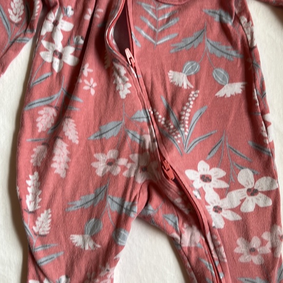 Carter's Baby Girl's Footed Pajamas and Matching Cap Sleep & Play Set 6 Months - Picture 4 of 7